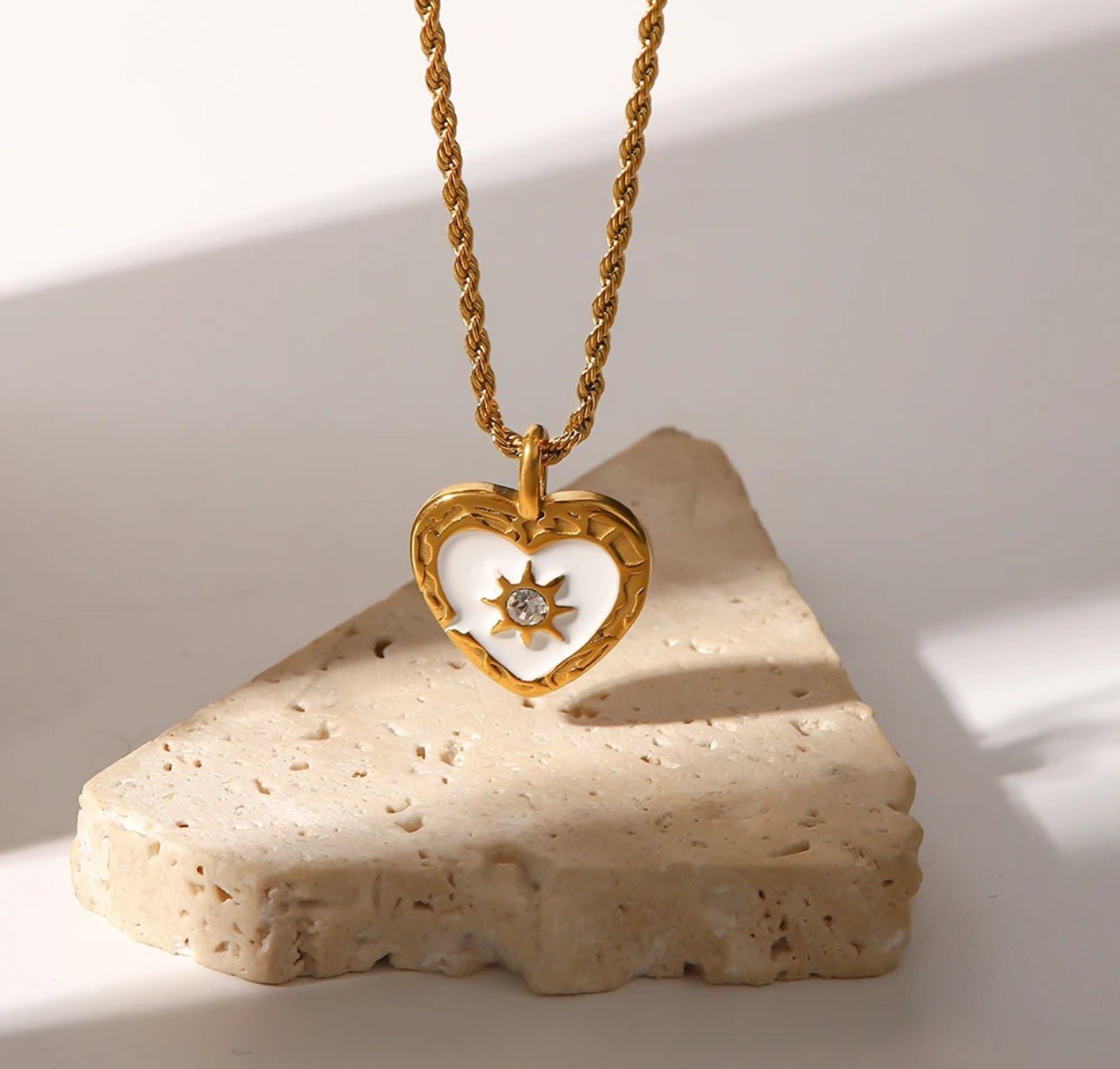 Corazon Necklace